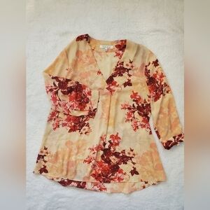 Rose + Olivia Spring Forward Floral‎ Flowy Top  Size L